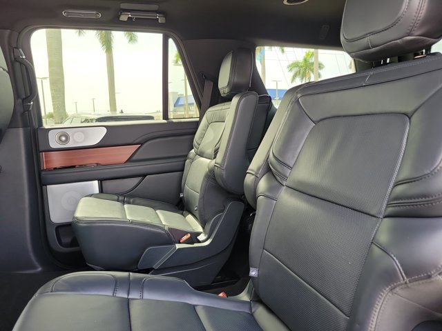 Certified 2024 Lincoln Navigator Reserve AWD/4WD image 16