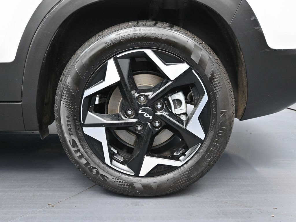 Used 2024 Kia Seltos EX image 11