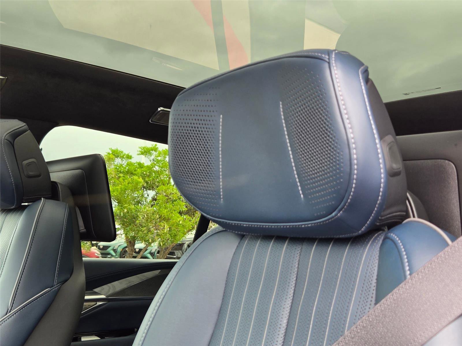 Certified 2025 Cadillac Escalade IQ Luxury 2 AWD/4WD image 6