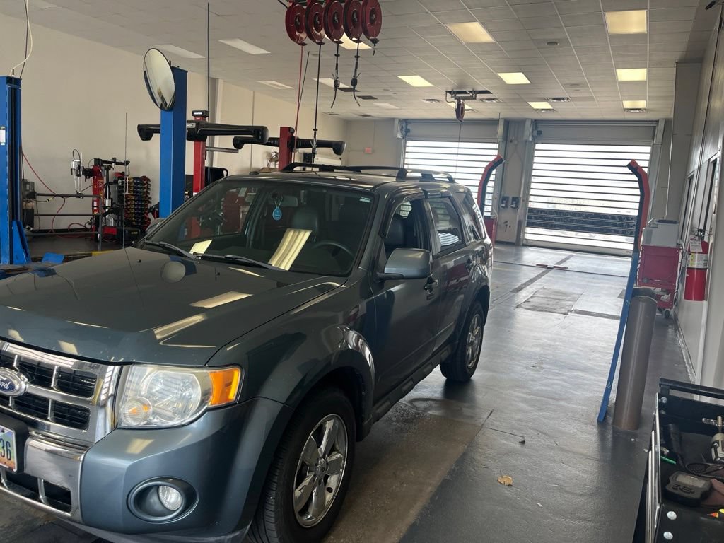 Used 2010 Ford Escape Limited FWD image 2