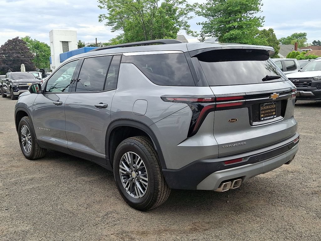 Used 2026 Chevrolet Traverse LT w/ Driver Confidence Package FWD image 6