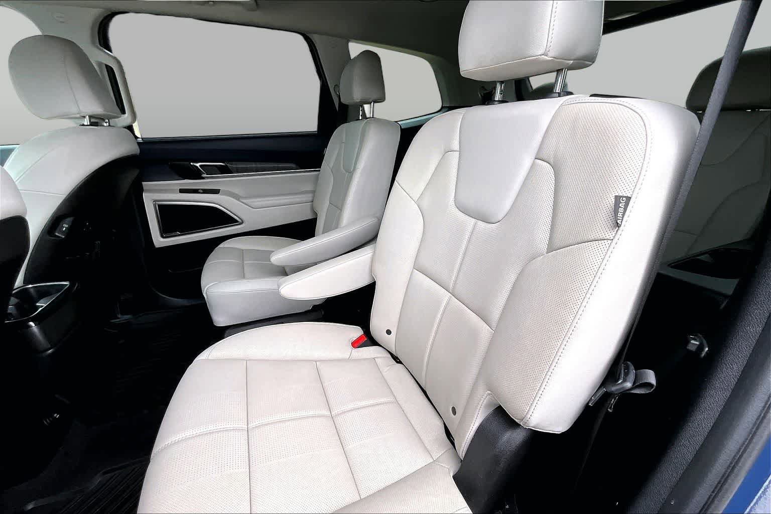 Used 2024 Kia Telluride EX w/ EX Captain's Chair Package AWD/4WD image 21