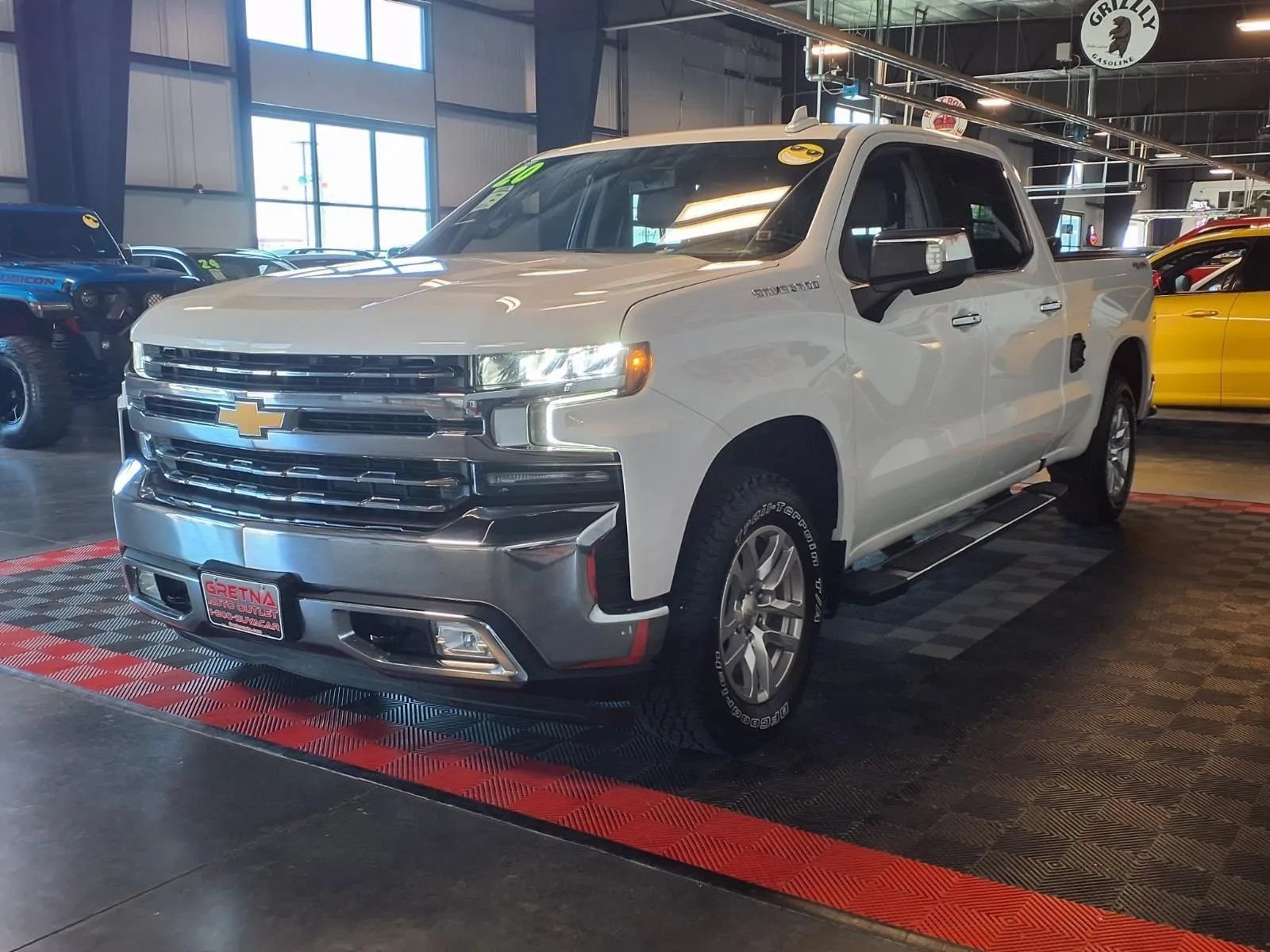 Used 2020 Chevrolet Silverado 1500 LTZ w/ LTZ Convenience Package AWD/4WD image 3