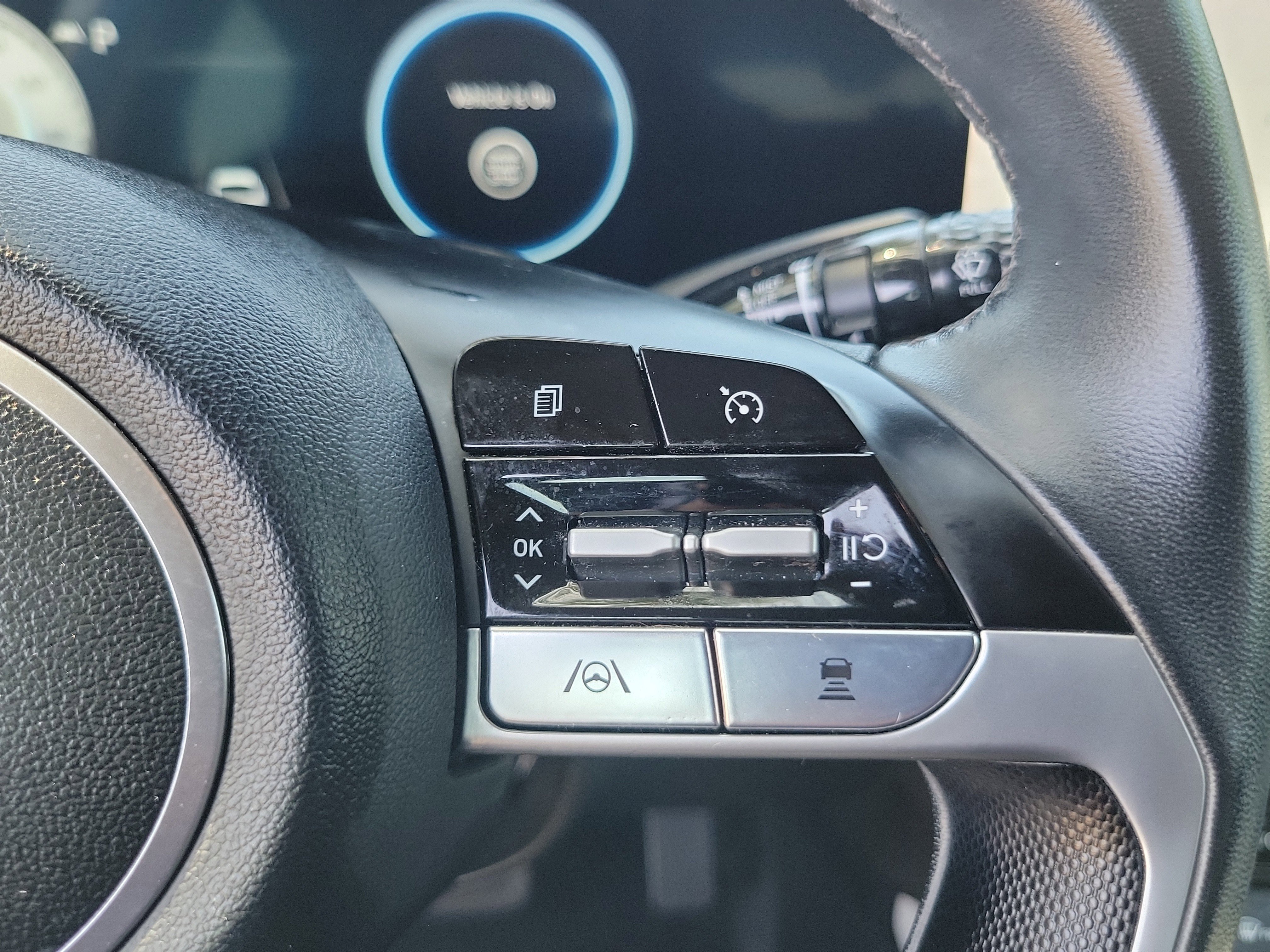 Certified 2023 Hyundai Elantra Limited image 9