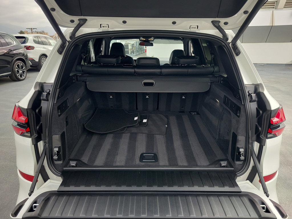 Used 2024 BMW X5 sDrive40i w/ M Sport Package RWD image 9