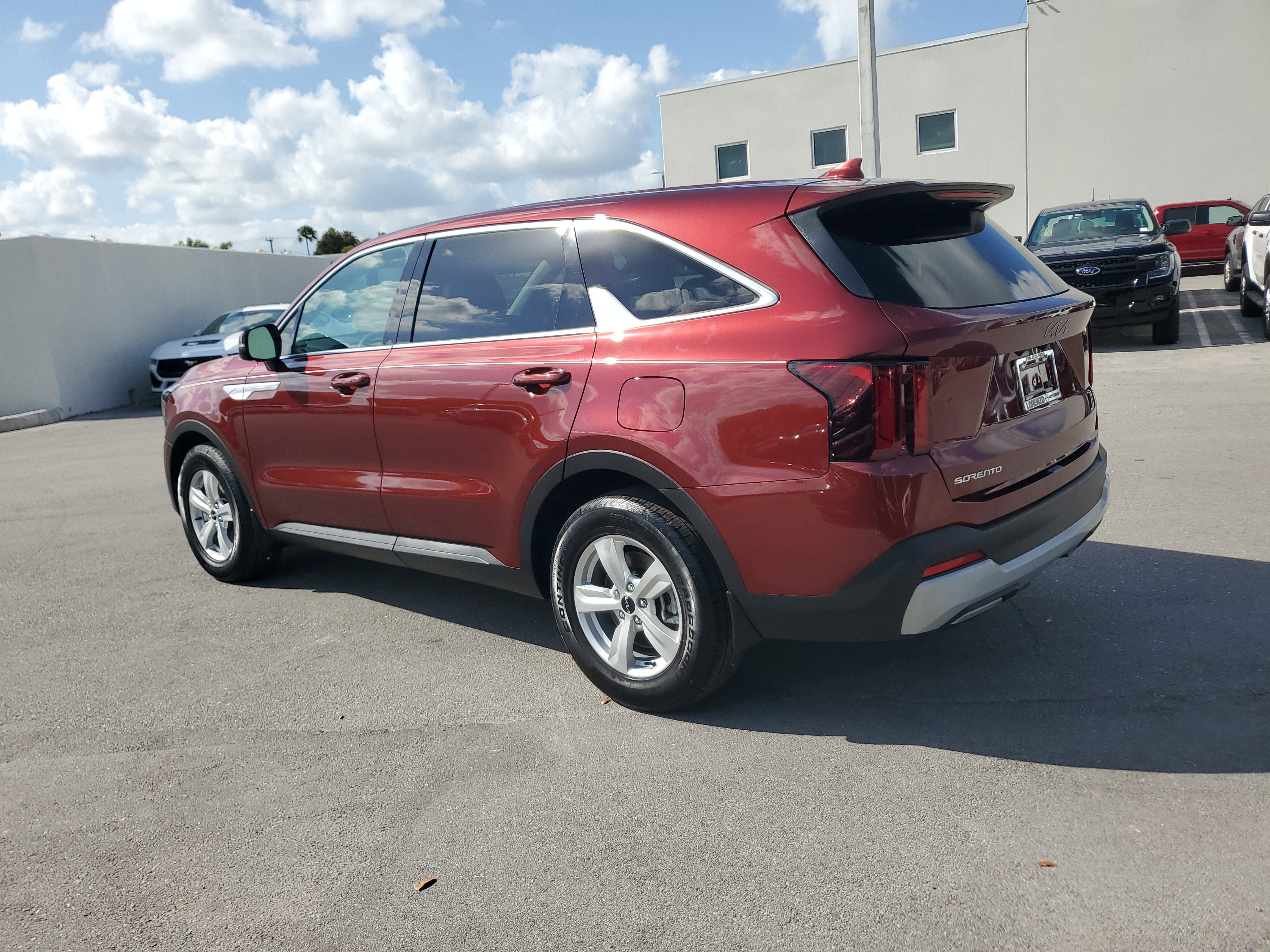 Used 2024 Kia Sorento LX image 7