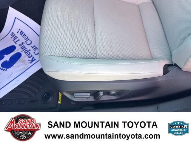 Used 2024 Toyota Prius XLE image 16