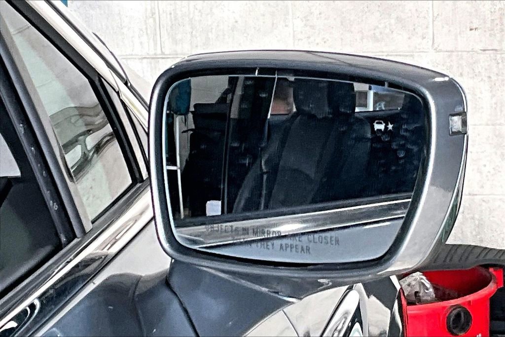 Used 2018 Buick Enclave Essence image 22