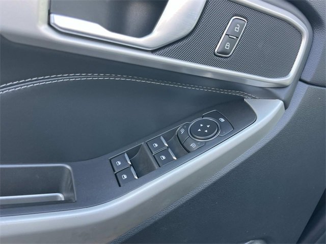 Used 2023 Ford Explorer XLT image 28