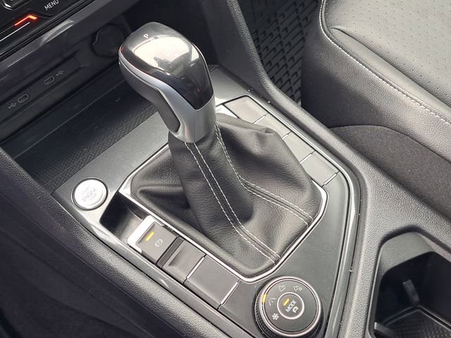 Used 2022 Volkswagen Tiguan SE image 17