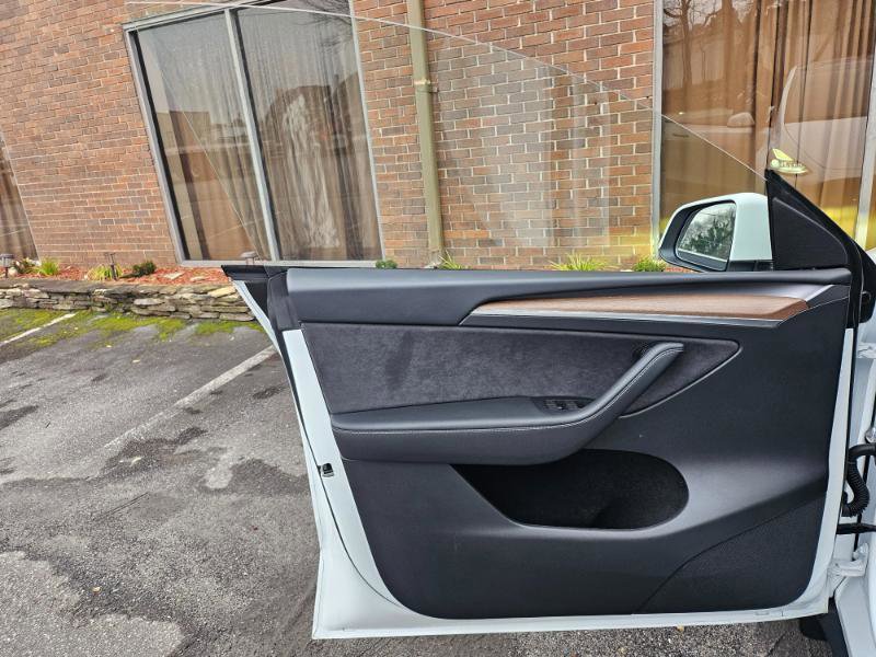 Used 2024 Tesla Model Y Long Range image 34