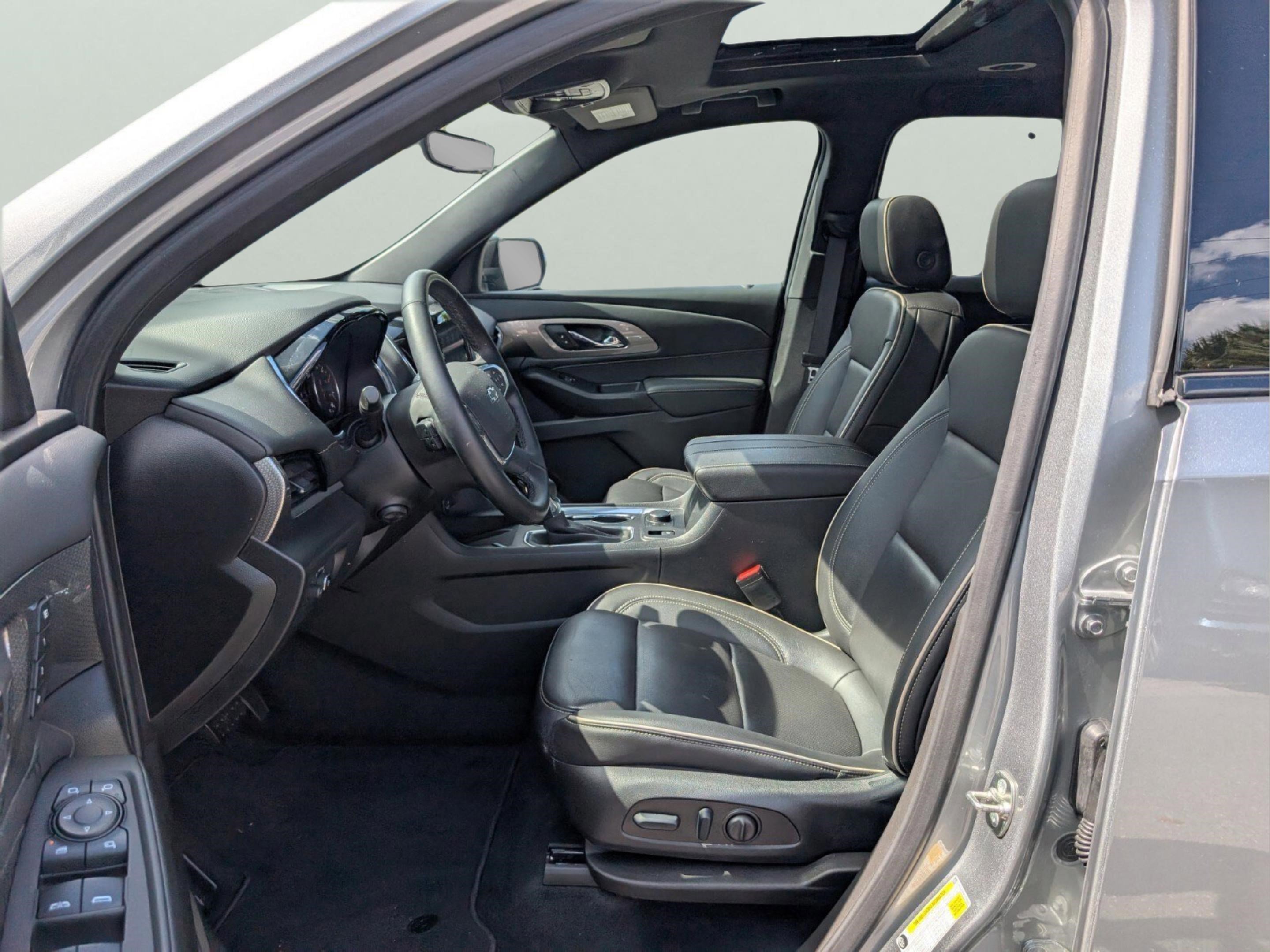 Used 2024 Chevrolet Traverse Premier w/ Redline Edition image 11