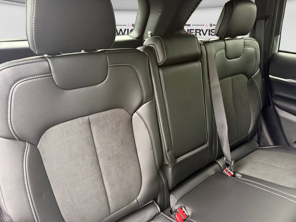 New 2026 Jeep Grand Cherokee Altitude AWD/4WD image 16
