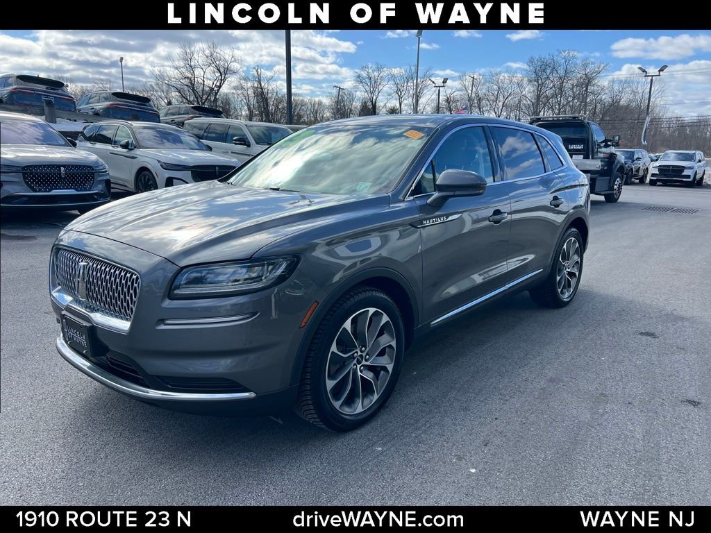 Used 2023 Lincoln Nautilus Reserve AWD/4WD image 2