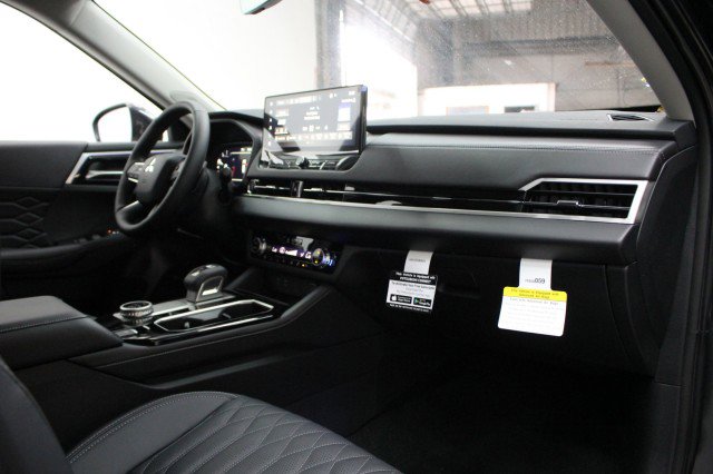 New 2026 Mitsubishi Outlander SEL image 17