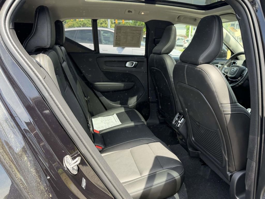 Certified 2025 Volvo XC40 B5 Ultra w/ Climate Package AWD/4WD image 12