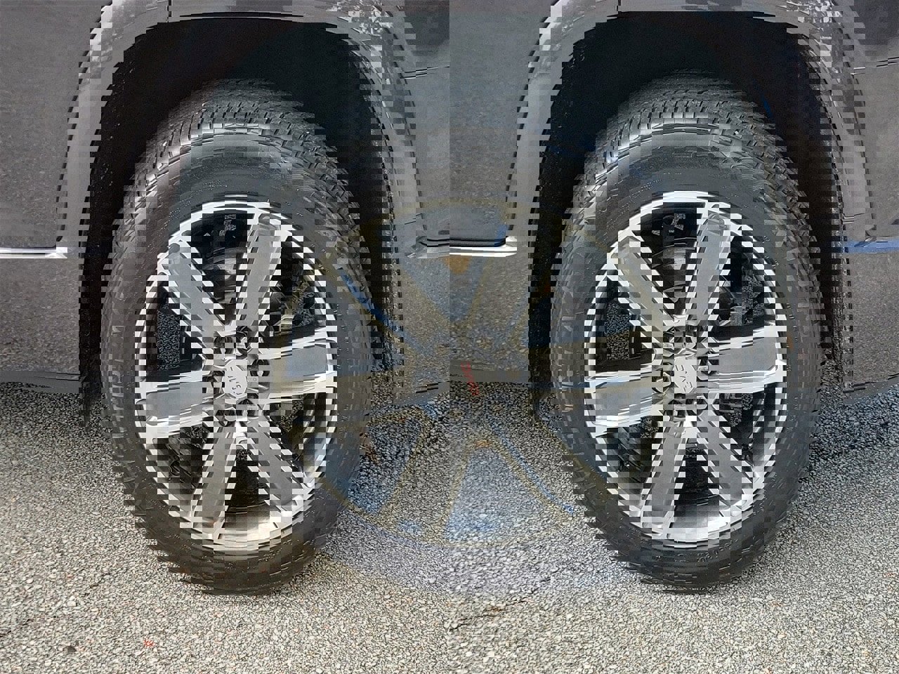 Used 2019 GMC Acadia Denali image 5