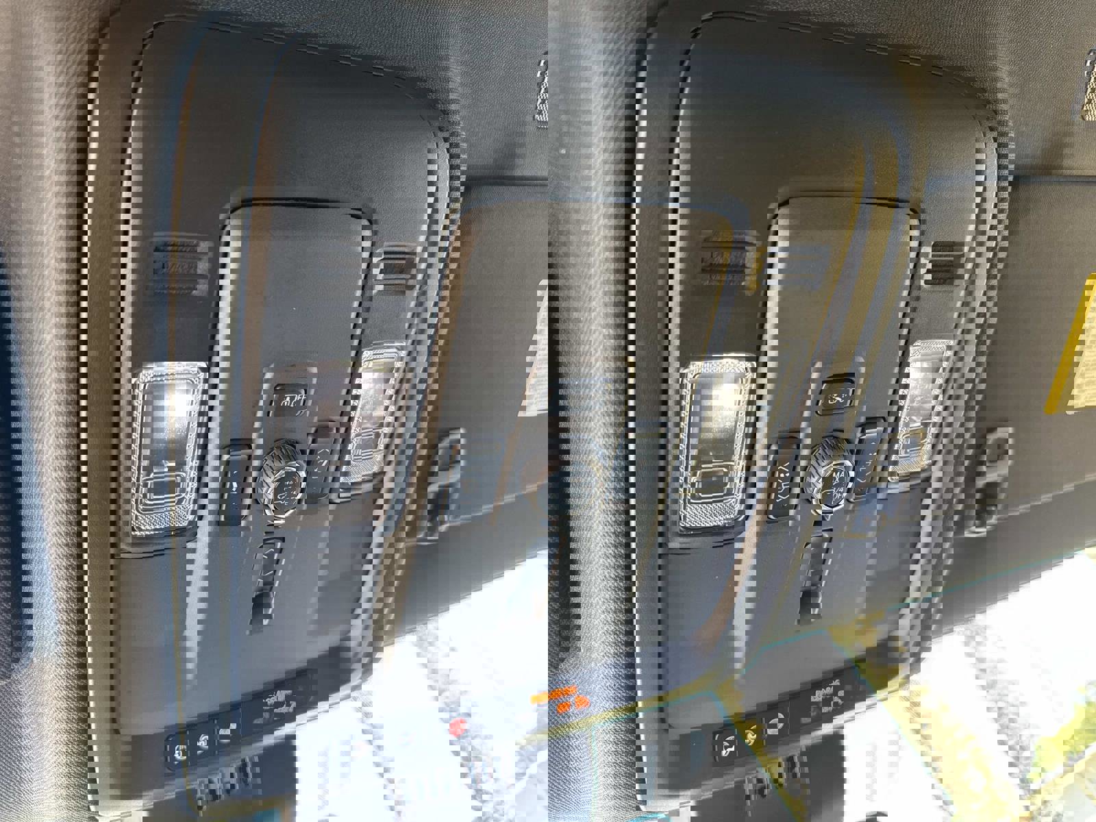 Used 2025 GMC Yukon XL Denali image 33