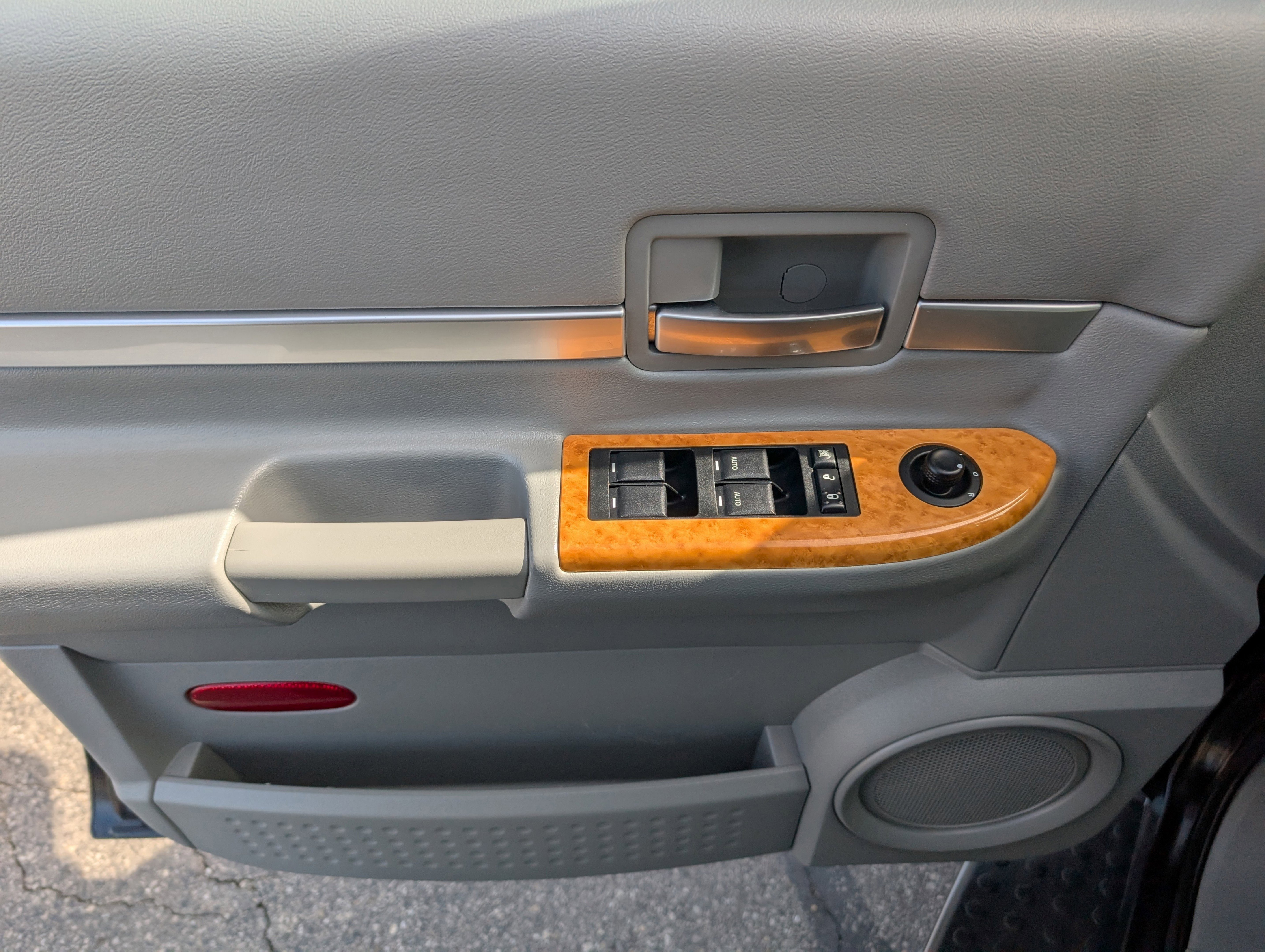 Used 2007 Chrysler Aspen Limited w/ Trailer Tow Group image 12