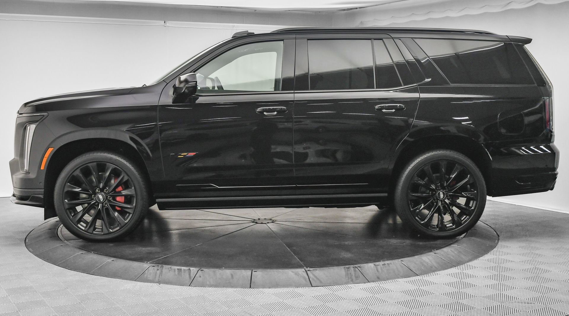 Used 2025 Cadillac Escalade V w/ LPO, ONYX Package image 5