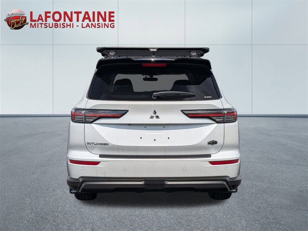 New 2025 Mitsubishi Outlander SE image 4