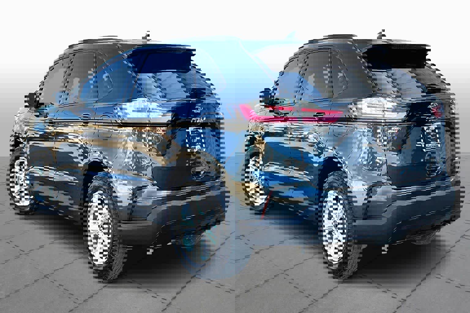 Certified 2023 Ford Edge SE image 12