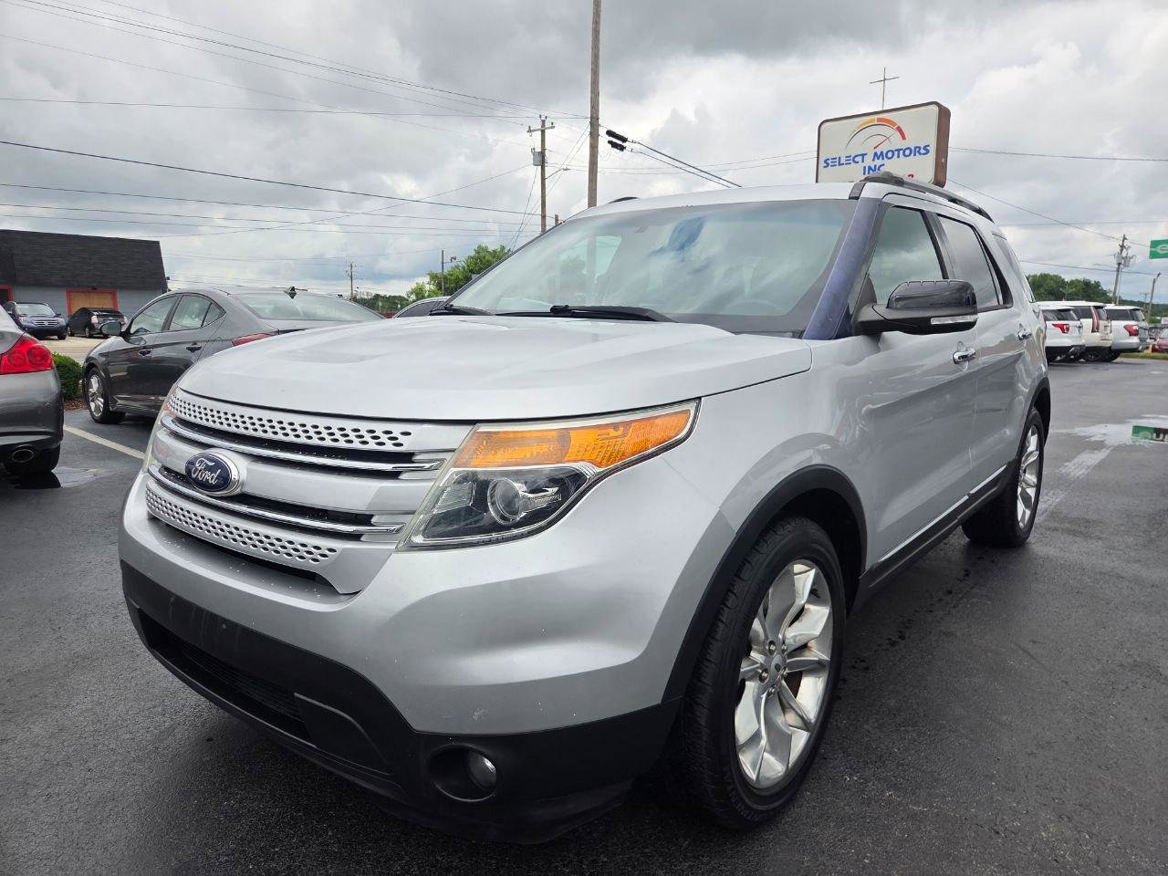Used 2014 Ford Explorer XLT w/ Equipment Group 202A FWD image 2