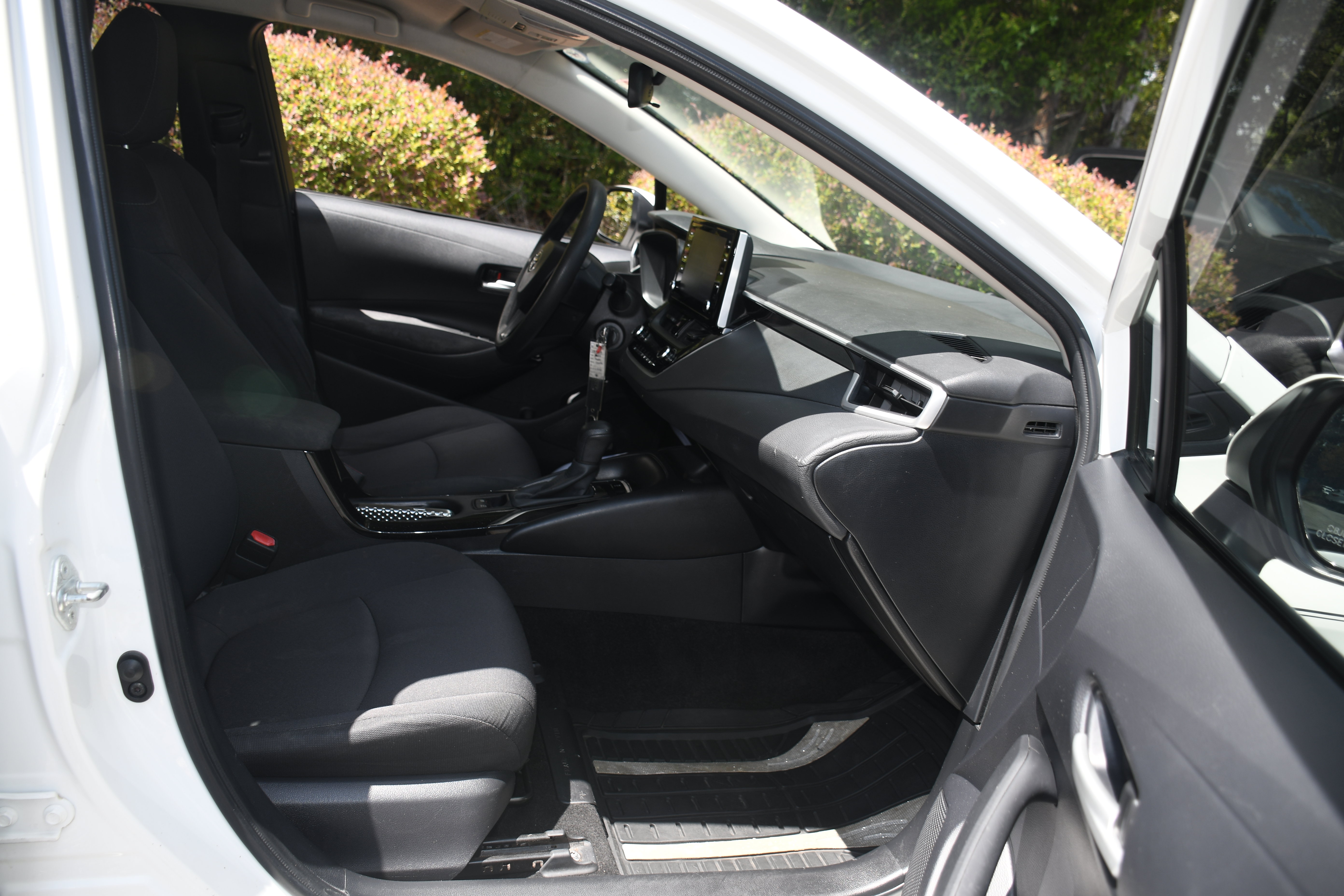 Used 2020 Toyota Corolla LE FWD image 19