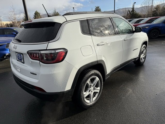 Used 2024 Jeep Compass Latitude image 10