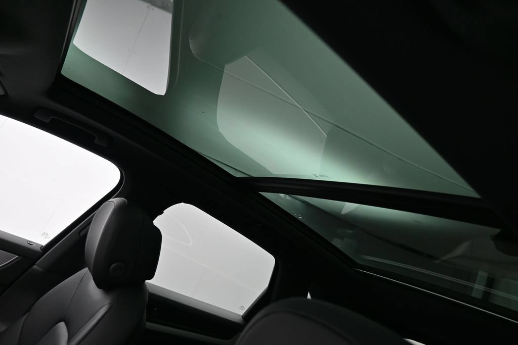 Certified 2024 Porsche Cayenne AWD/4WD image 11