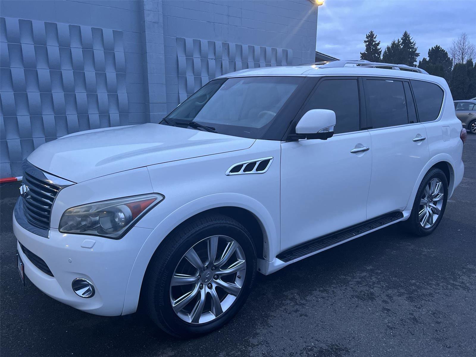 Used 2012 INFINITI QX56 4WD image 2