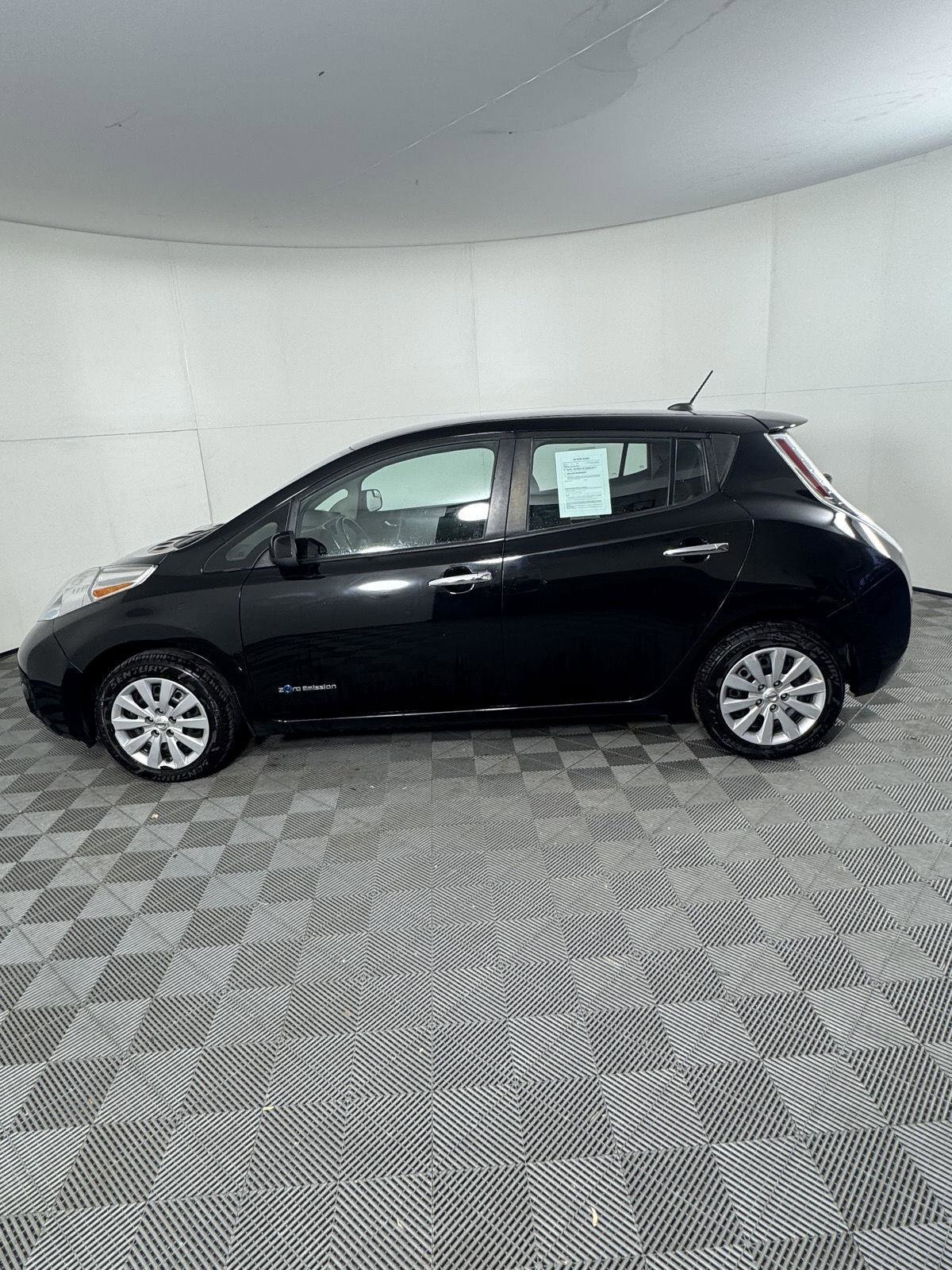 Used 2015 Nissan Leaf S w/ Charge Package image 11