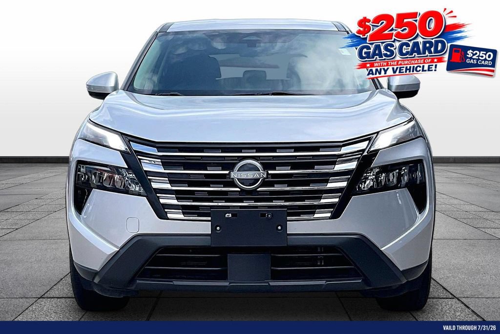 Used 2024 Nissan Rogue SV AWD/4WD image 3