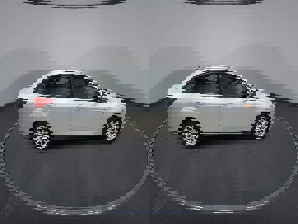 Used 2016 Ford Focus SE w/ SE Power Seat Package image 9