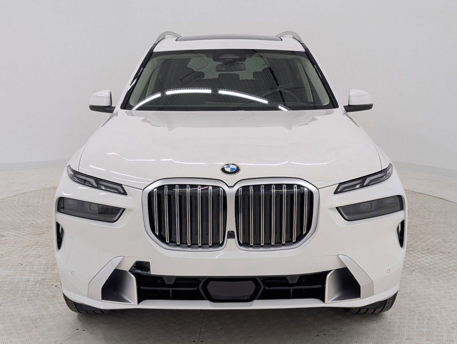 Used 2025 BMW X7 xDrive40i w/ Premium Package image 6