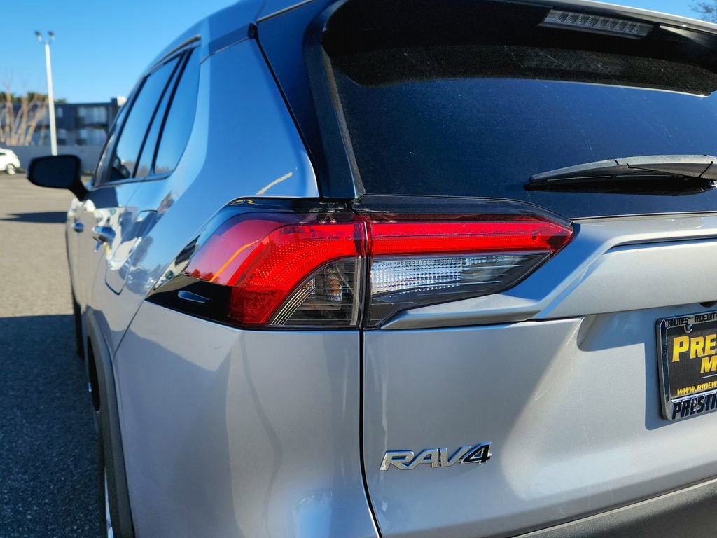 Used 2021 Toyota RAV4 XLE w/ Convenience Package image 11