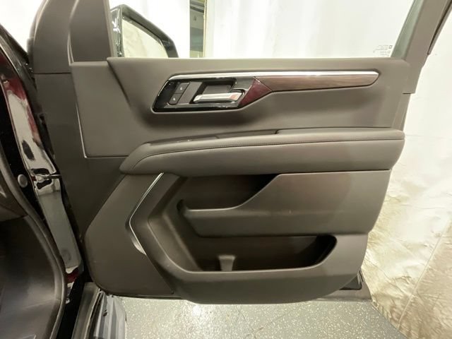 Used 2025 Chevrolet Tahoe LT AWD/4WD image 22