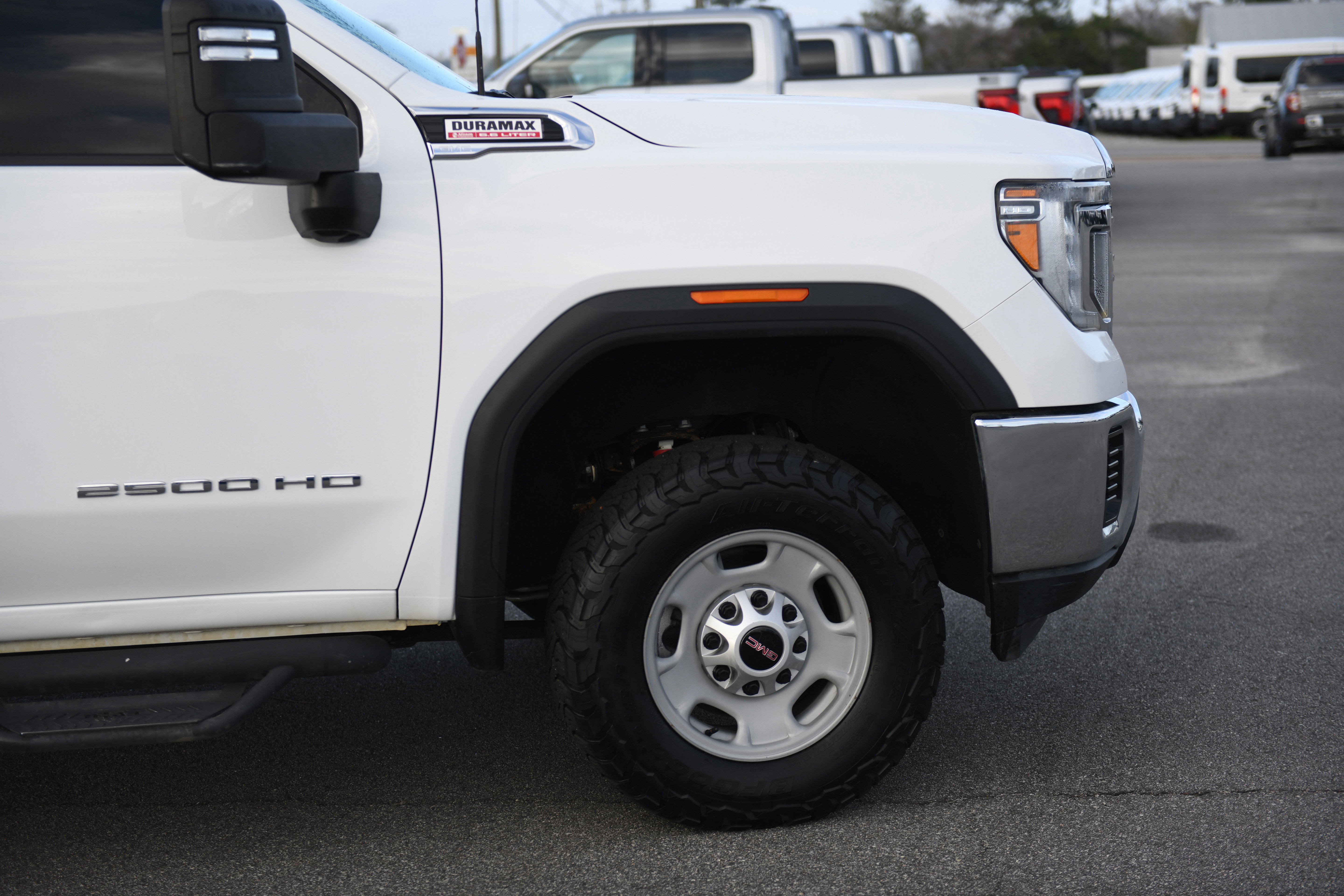 Used 2022 GMC Sierra 2500 Pro w/ Convenience Package image 3