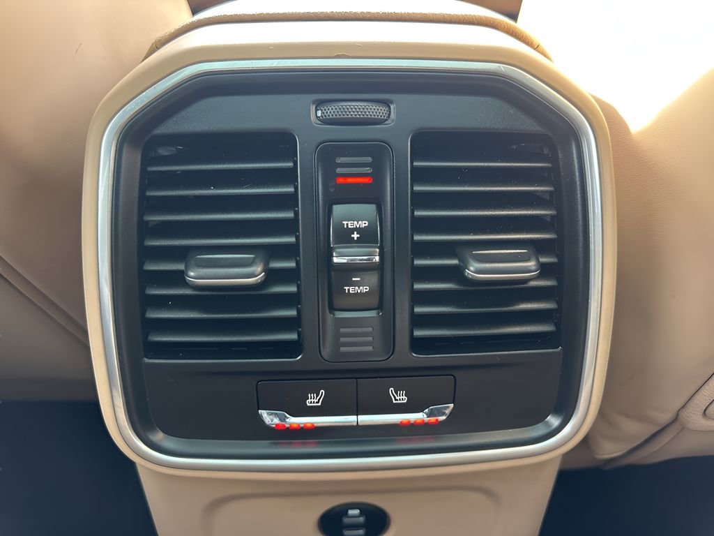 Used 2022 Porsche Macan image 14