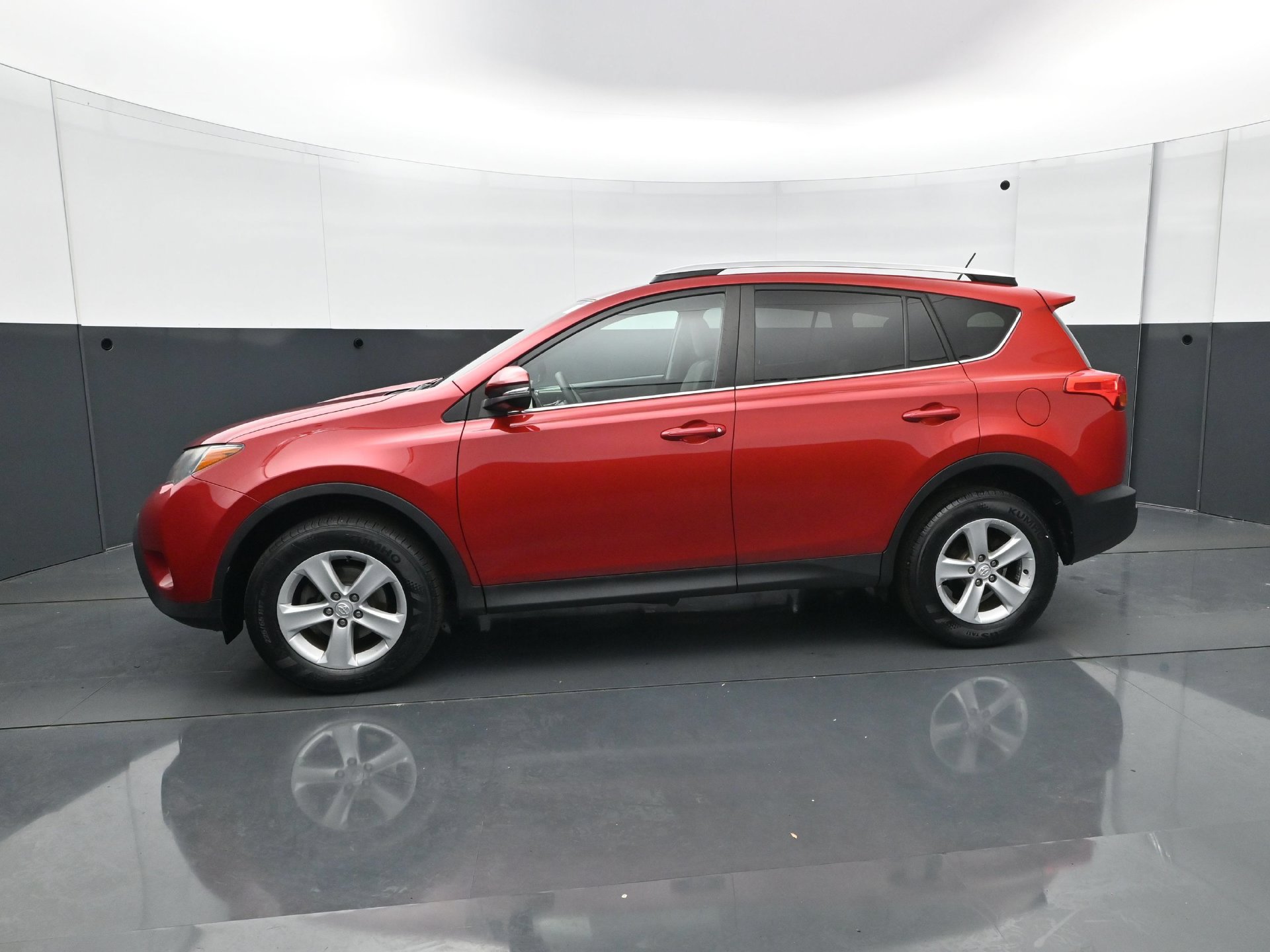Used 2014 Toyota RAV4 XLE AWD/4WD image 3