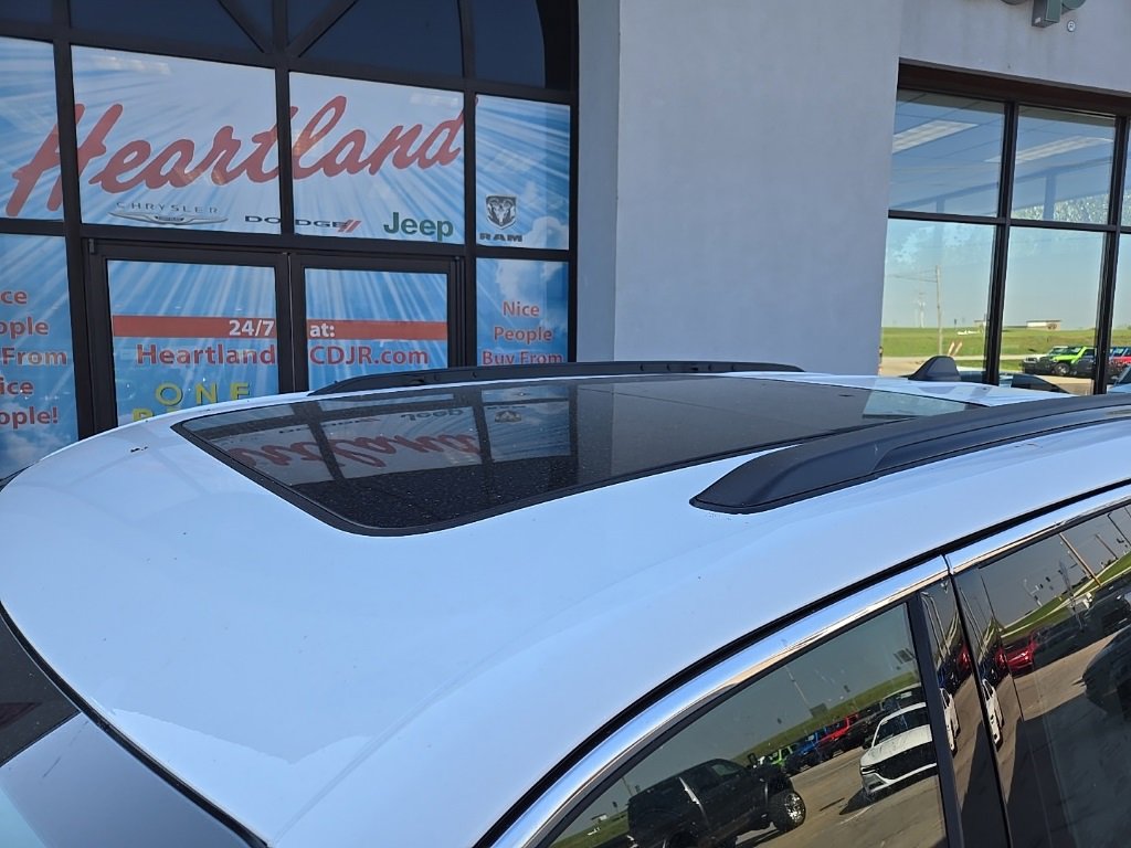 New 2025 Jeep Grand Cherokee Limited w/ Luxury Tech Group II image 17