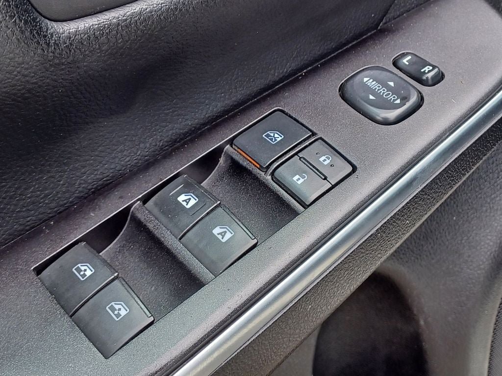 Used 2016 Toyota Camry SE w/ Moonroof Package FWD image 12