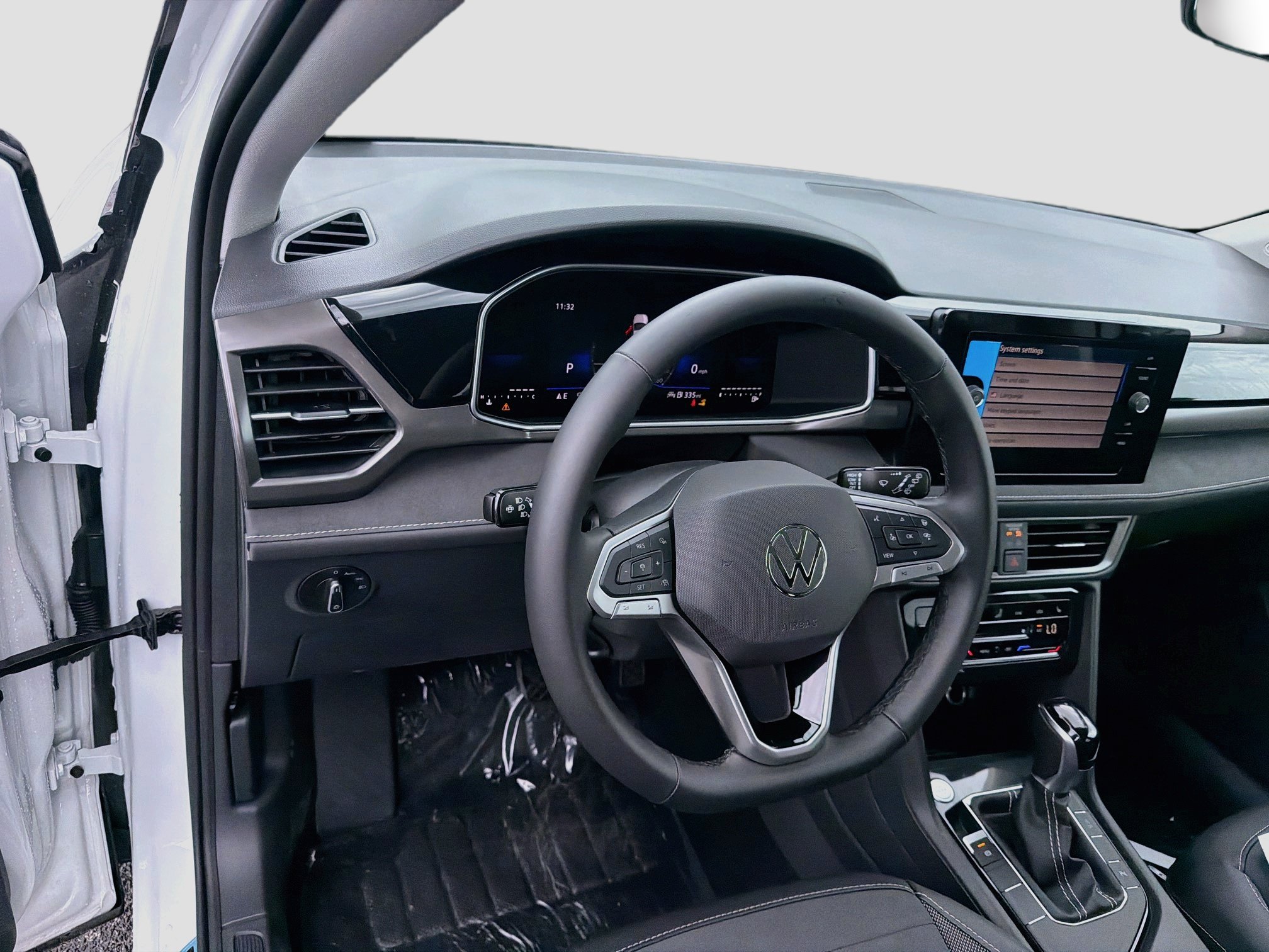 New 2026 Volkswagen Taos SE FWD image 17