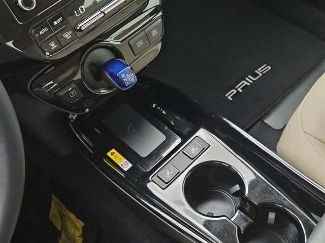 Used 2020 Toyota Prius XLE image 16