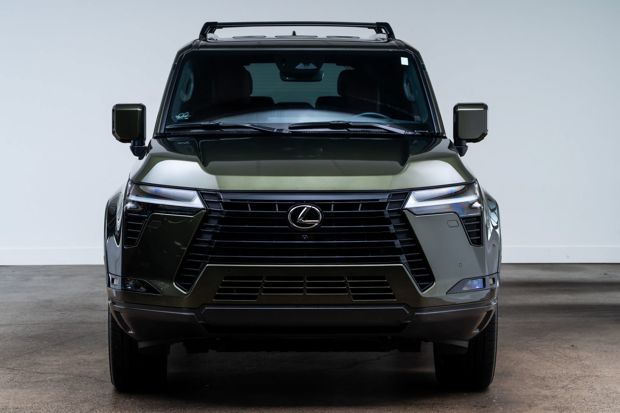 Used 2024 Lexus GX 550 w/ Accessory Package (2T) AWD/4WD image 2