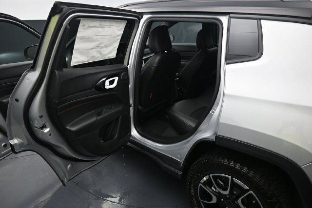 New 2026 Jeep Compass Trailhawk w/ Sun, Sound & Navigation Group AWD/4WD image 25