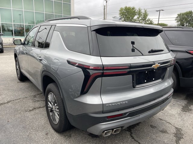 Used 2026 Chevrolet Traverse LT w/ Driver Confidence Package FWD image 7