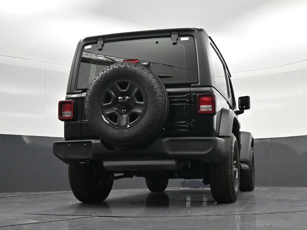 Used 2026 Jeep Wrangler Sport AWD/4WD image 17