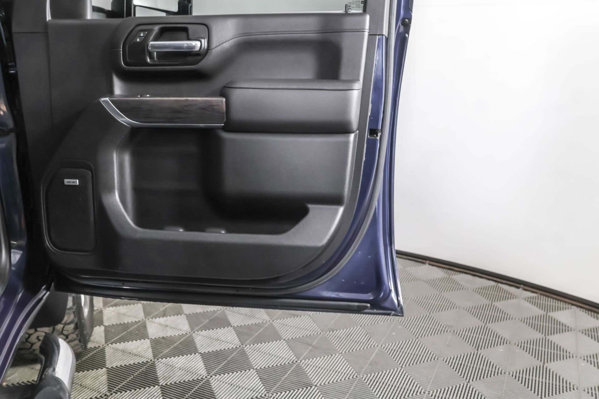 Used 2020 Chevrolet Silverado 2500 LTZ w/ LTZ Premium Package image 53