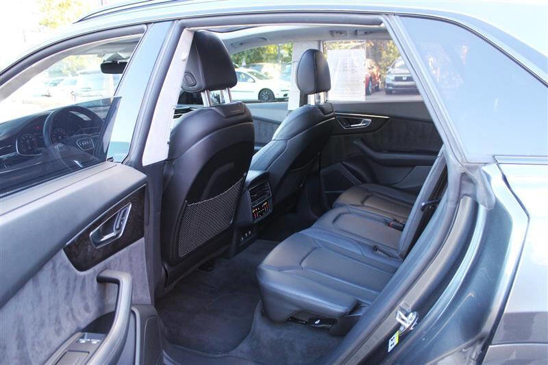 Used 2020 Audi Q8 Prestige w/ Prestige Package image 27